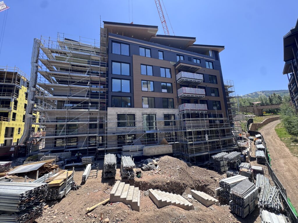 With facade installation, windows, and balconies advancing, the West Building's distinctive architectural character is now clearly visible. 
