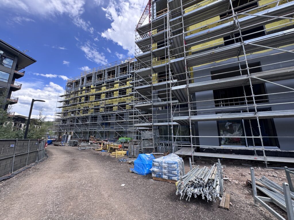 Dry-in efforts are progressing at the East Building, with window installation beginning on the lower levels as structural deck work has begun on level 7.